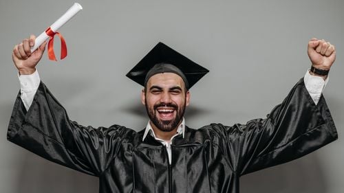 România, țara celor 101 universități și a șoferilor cu două facultăți: ”Aș fi vrut să fiu profă, dar e greu examenul”/ ”Mi-am dat seama că nu-mi place presa când deja terminasem Jurnalismul”