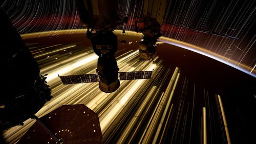 Un satelit britanic acoperit cu cel mai negru material cunoscut va fi lansat în 2026