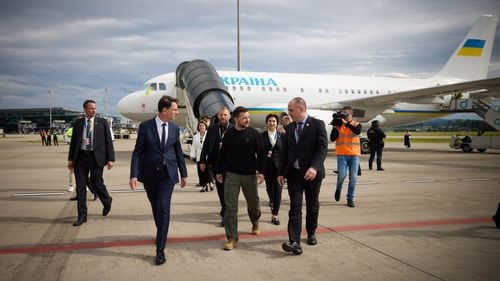 Președintele Zelenski a ajuns în Elveţia, unde va participa la summitul privind pacea în Ucraina / 57 de şefi de stat şi de guvern din toate regiunile lumii vor participa la conferinţă