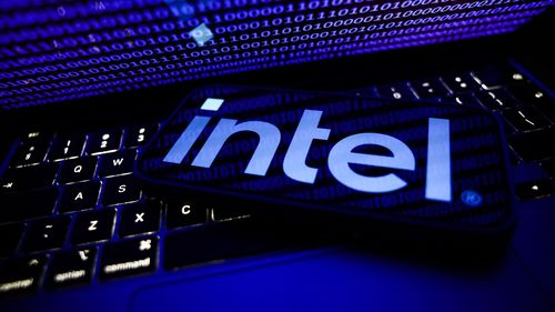 Acțiunile Intel au crescut joi cu 12% / Investitorii aplaudă numirea noului director general