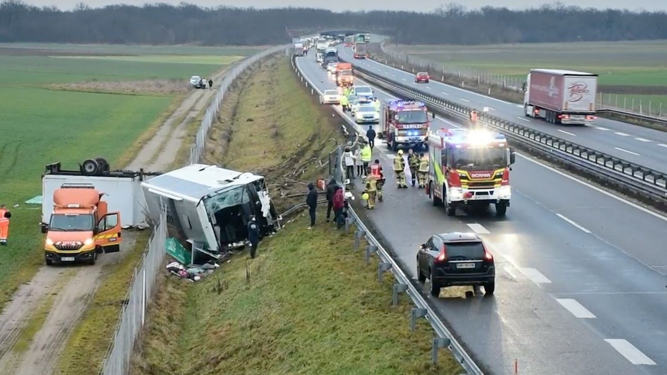 Trei români au murit în urma unui accident de autobuz în Slovenia /  Autobuzul s-a răsturnat în afara drumului