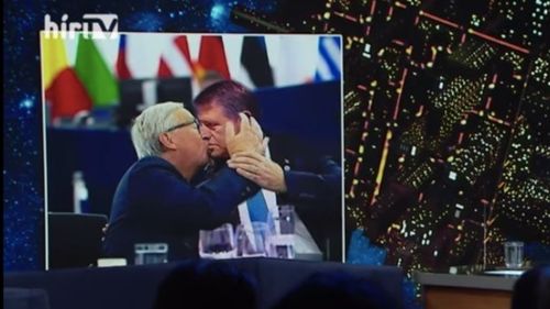 Fake news în Ungaria: Un trucaj foto în care Iohannis se sărută cu Juncker, difuzat de o televiziune în slujba FIDESZ în prime time
