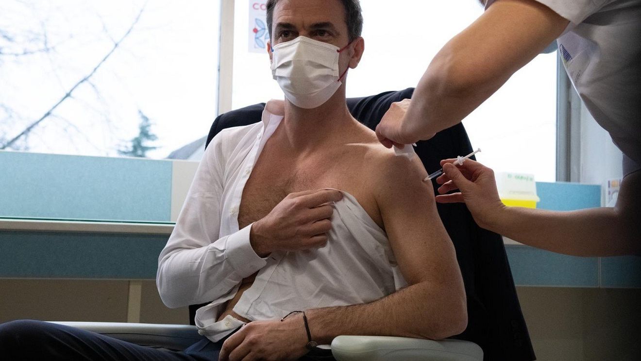 Un francez din doi este vaccinat complet împotriva COVID-19