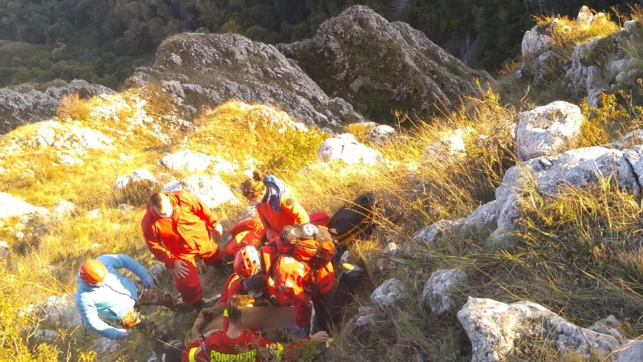 Un bărbat de 30 de ani a căzut cu parapanta în Cheile Turzii