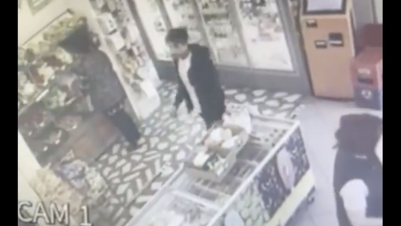 VIDEO Doi orădeni care au ajutat la prinderea lui Boné Ferenc - individul care a recunoscut că și-a ucis prietena - au fost recompensați de poliție