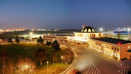 Compania Naţională Aeroporturi Bucureşti pune la bătaie 7,1 milioane de lei fără TVA pentru amenajare şi întreţinere a spaţiilor verzi în următorii patru ani