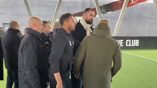 VIDEO Eric Zemmour, candidatul extremei drepte la prezidențialele din Franța, a fost dat afară de pe un teren de fotbal al familiei Zidane