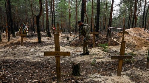 LIVE Ziua 207 de război în Ucraina. Putin „eșuează în privința tuturor obiectivelor sale strategice militare”, afirmă șeful armatei britanice / Lupte de stradă în Herson / Armata rusă încearcă să recruteze voluntari cu camioane mobile și salarii mari / Zelenski anunță noi dovezi ale torturii la Izium