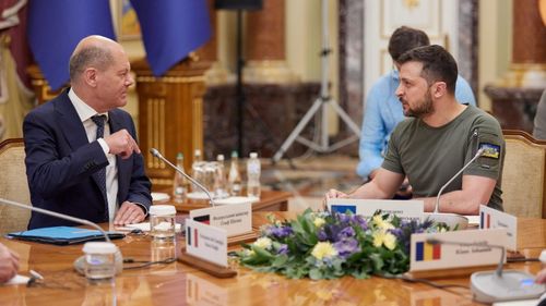Volodimir Zelenski a sosit la Berlin pentru discuţii cu cancelarul Olaf Scholz