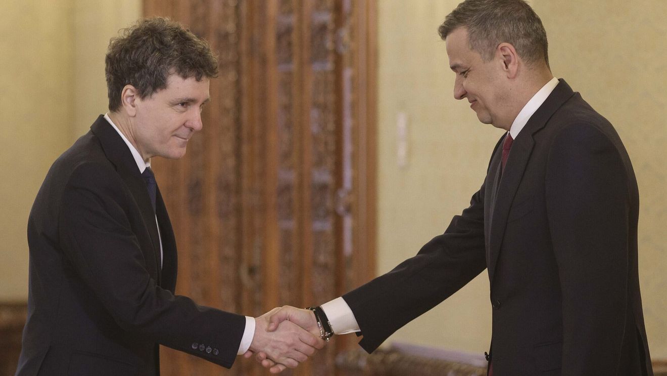 FOTOGALERIE: Zi decisivă pentru criza PSD, consultări la Cotroceni / Grindeanu: O să vedem concluziile la finalul zilei / Bolojan: Îmi asum în continuare poziția de premier / Kelemen Hunor: Există varianta unui guvern minoritar susţinut individual de parlamentari