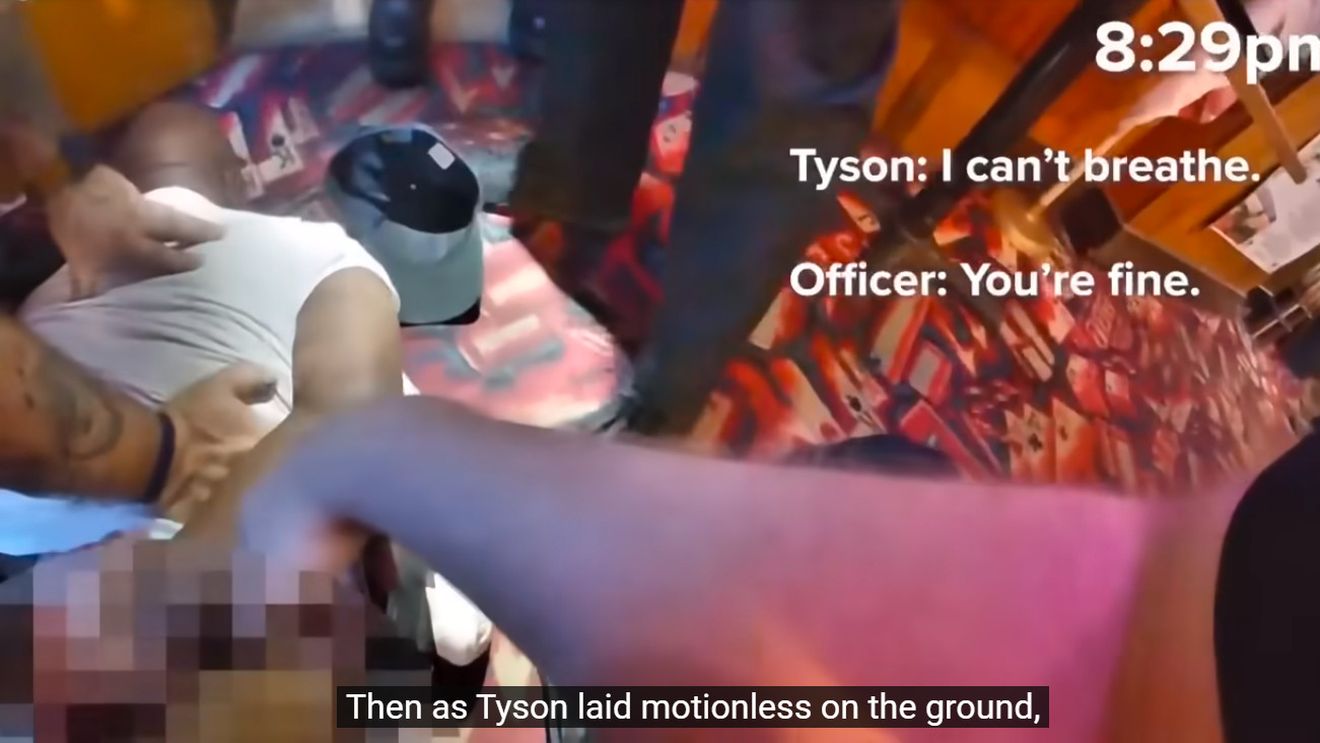 ”Nu pot să respir”. Un afroamerican, Franck Tyson, în vârstă de 53 de ani, moare sub genunchiul unui poliţist în Ohio