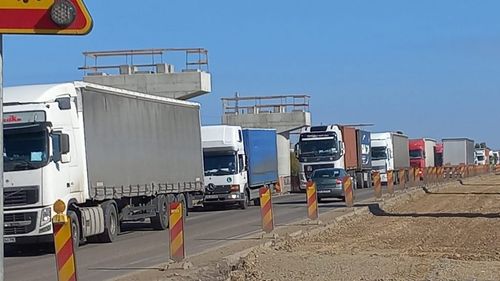 Traficul de marfă va fi deschis la două puncte de trecere a frontierei româno-ungare