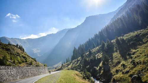Transfăgărăşanul se închide sâmbătă între Vidraru şi Bâlea Lac pentru cel mai dificil triatlon din România / La Bâlea Lac se va putea urca doar dinspre Sibiu