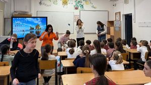 „Împreună învățăm despre animale”: Copiii de la Școala Gimnazială Herăstrău descoperă bucuria de a iubi și îngriji animalele (FOTO)