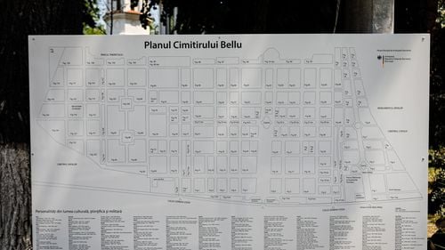 Ambasada Germaniei a inaugurat o nouă placă informativă cu harta cimitirului Bellu / Cea veche era degradată și ilizibilă