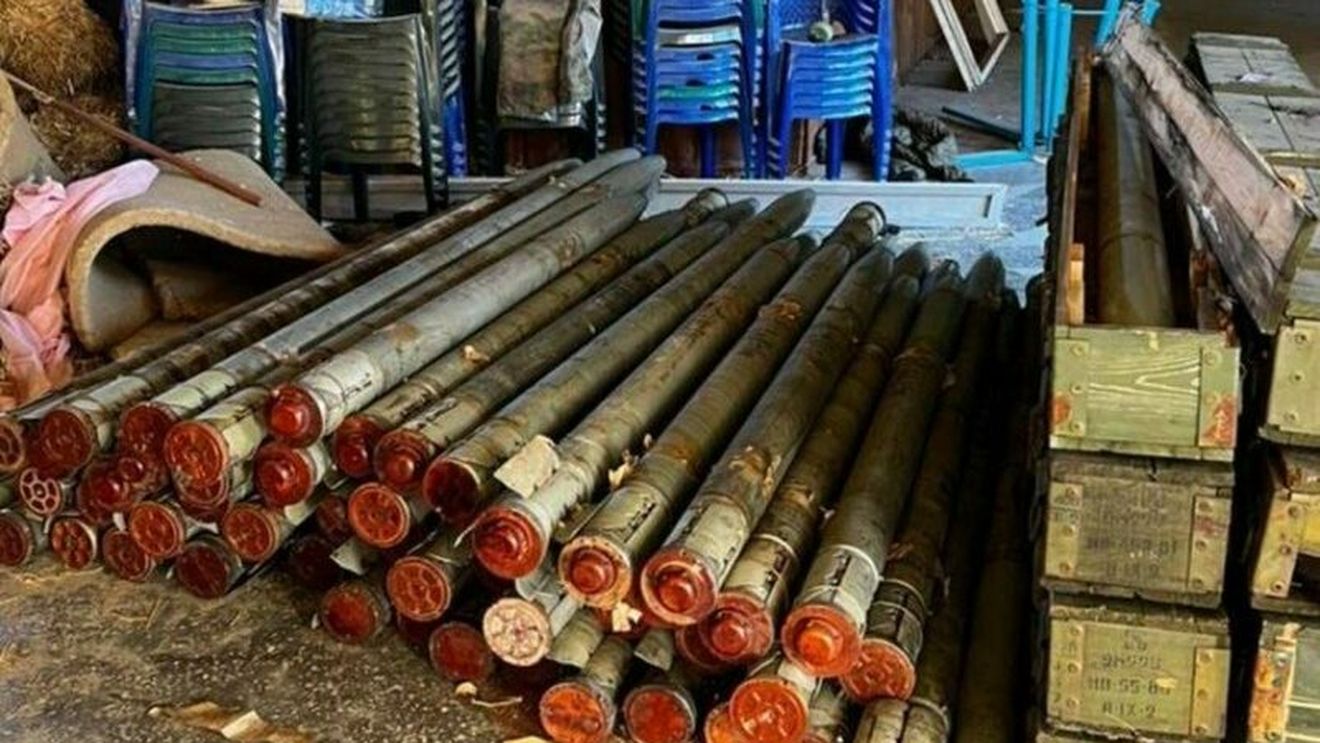 FOTO Depozit de muniție rusească cu sute de proiectile de artilerie, rachete ghidate și mine antitanc, descoperit în regiunea ucraineană Herson