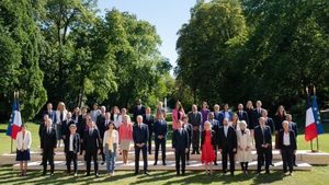 Franța: “S-a terminat cu racolările individuale, sunt inutile” - în absența majorității parlamentare, președintele Macron și prim ministra Borne renunță la atragerea de dezertori din alte partide