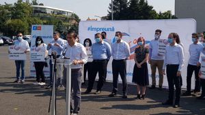 Platforma ”Împreună” a strâns câțiva oameni în Piața Victoriei/ Polițeanu: Am fost aserviți PNL și UDMR, ne-a lipsit curajul/ Teniță: E timpul să livrăm reforme, mai avem doar 3 ani/ Ștefănuță: Nu există USR și PLUS, avem un singur drum. Tinerii să iasă în față