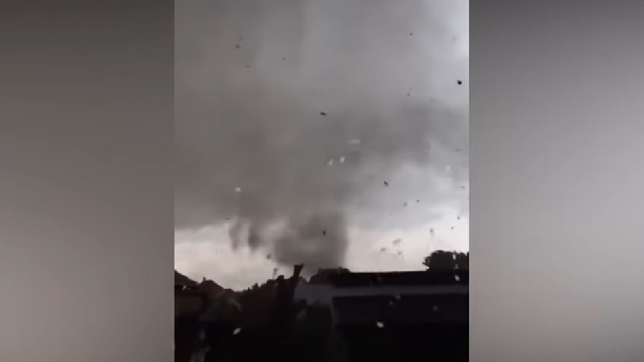 VIDEO O furtună neobişnuit de violentă a devastat orașe din sud-estul Cehiei / Sute de persoane au ajuns la spital, multe clădiri au pereți și acoperișuri prăbușite
