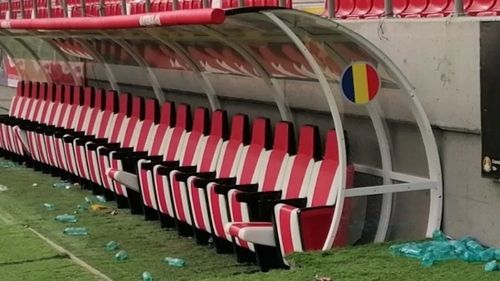 Cum arată băncile de rezerve ale României și Germaniei după un meci de fotbal. ”Poate spune și asta ceva despre dezordinea din gândire, din teren, din pregătire...”