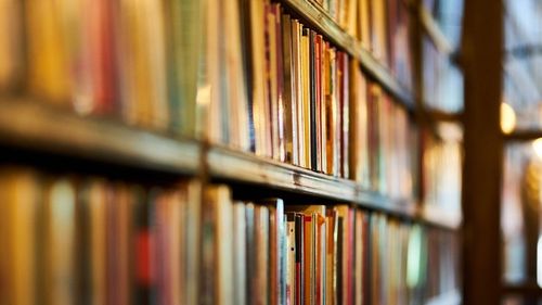VIDEO Șase luni, zece cărți și o „bătălie”. Un concurs lansat de biblioteca din Cluj în urmă cu nouă ani îi provoacă pe tineri să citească / Ilinca Seleușan, câștigătoare în acest an: „Prin lectură trăiești experiențe pe care nu le poți avea în viața de zi cu zi”