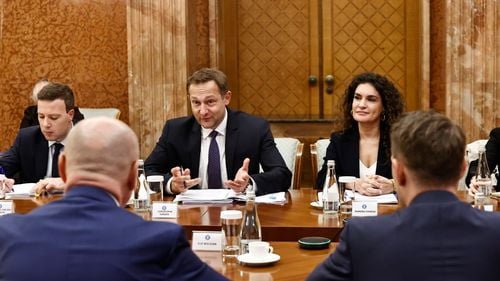 FOTO | Comisarul european pentru agricultură, Christophe Hansen, discuții cu premierul României, Ilie Bolojan, despre viitoarea Politică Agricolă Comună