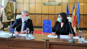 Pachetul legislativ Mobilitate 1, care îi obligă pe șoferii de TIR să se întoarcă acasă cel puțin o dată pe lună, intră în vigoare azi. România pregătește atacarea acestuia la Curtea Europeană de Justiție