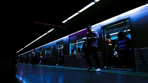 Nicuşor Dan anunţă un protocol cu Compania Naţională de Căi Ferate pentru realizarea trenului metropolitan