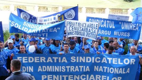 VIDEO Protest la Guvern și la Ministerul Muncii. Sindicaliștii din poliție și penitenciare cer salarii mai mari