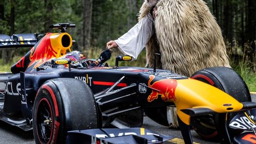 Poza zilei. Cu un monopost de Formula 1 pe Transalpina: ”Toate acele viraje care se succedau unul după altul, peisajele de vis, provocările întâlnite pe drum...”