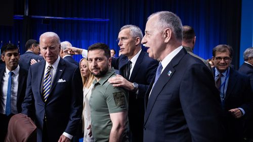 Şeful NATO îi cheamă pe europeni să mărească producţia de arme pentru a creşte livrările către Ucraina şi pentru a preveni o confruntare cu Moscova „care ar putea dura zeci de ani”