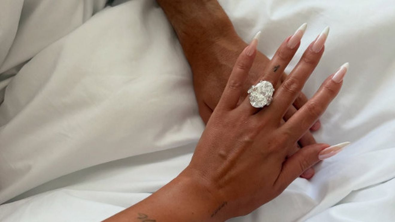 Cum să cumperi un inel de logodnă: sfaturi pentru alegerea mărimii, designului și caratajului potrivit