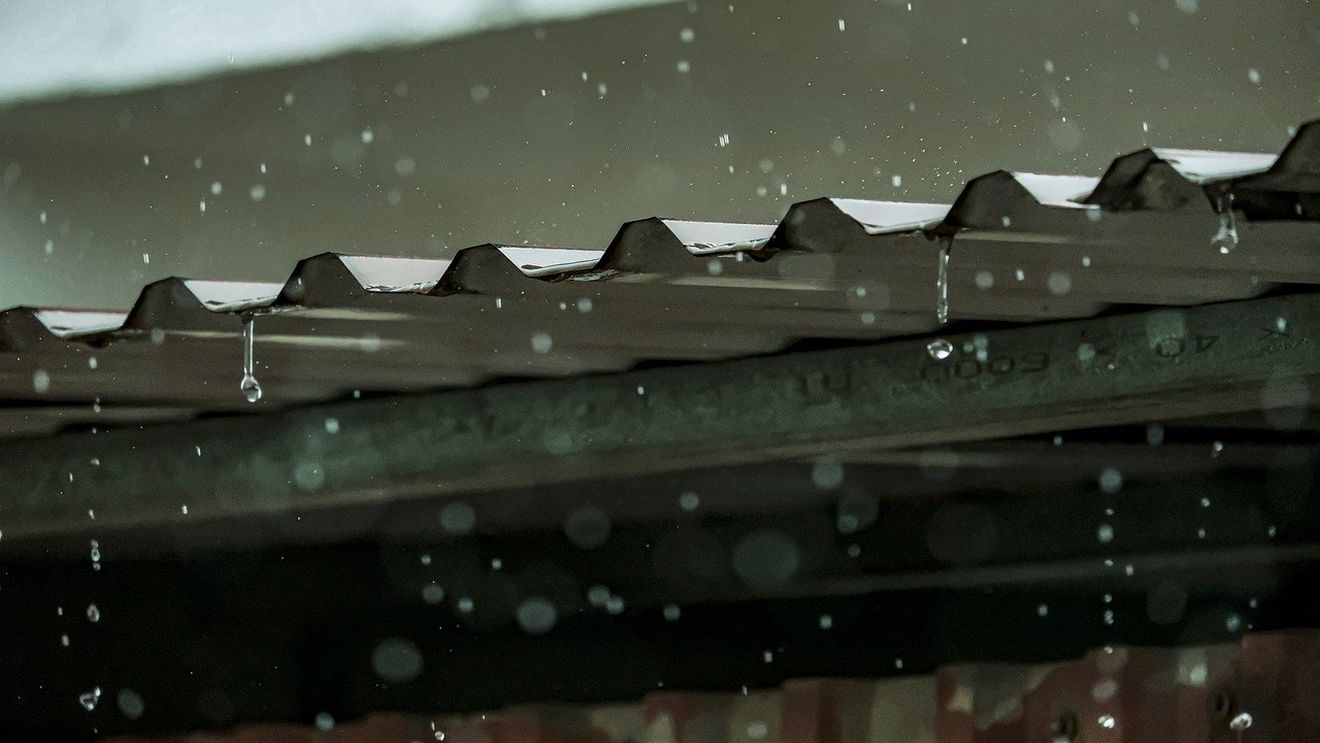 Facturi la apa de ploaie între 2 bani şi 313 lei, în județul Buzău / Zeci de comune nu plătesc pentru că nu au canalizare