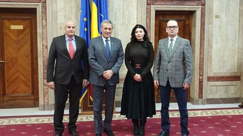 Ministrul de Interne s-a întâlnit cu Alexandru Cumpănașu, care este suspect într-un dosar DNA, și a anunțat că-i “îmbrățișează” o idee: TEL VERDE prin care elevii să sesizeze ce se întâmplă în școală