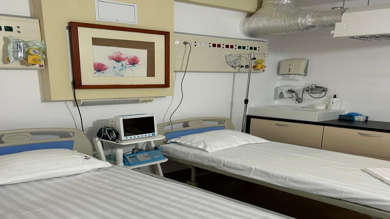 DOCUMENT Clinica din Constanța unde o tânără a avut complicații după naștere care au dus la deces funcționează într-o clădire cu destinația hotel, compartimentul ATI nu are clasificare, iar probele sanguine sunt ținute într-o combină frigorifică de uz casnic