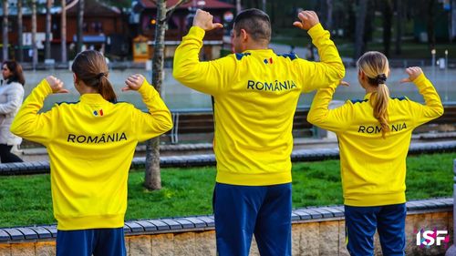 Elevii medaliați la competiția internațională Gimnaziada 2025, care au fost susținuți financiar de părinți, nu primesc premii în țară, ci doar cei înscriși de Minister, semnalează un părinte