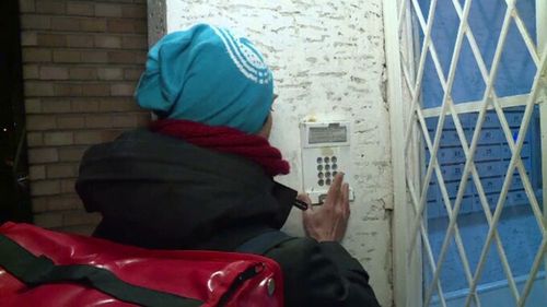 Cât câștigă pe zi un livrator de mâncare, în București. „Ies de la 12 și stau până seara la 12-1”