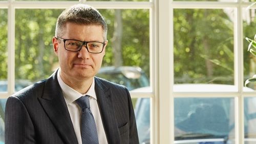 Patronul companiei Next (vânzare cu amănuntul) Lordul Wolfson, care a fost un susținător de frunte al Brexit, a declarat că actuala politică de imigrație a Regatului Unit paralizează creșterea economică/BBC