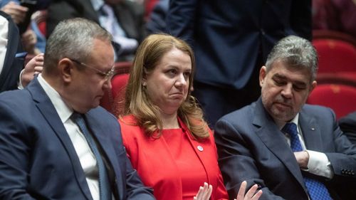 Moţiunea simplă pe Educaţie - dezbătută luni în plenul Camerei / ”Un singur an calendaristic ar fi fost suficient pentru doamna ministru să-şi dea cel puţin trei demisii”