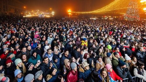 GALERIE FOTO Mii de oameni au petrecut Revelionul în centrul Timișoarei. Cargo înainte de Anul Nou, Carla’s Dreams după miezul nopții