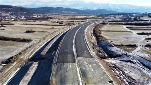 Europa Liberă: Situația la zi a autostrăzilor României prinse în PNRR / Doar 10 km construiți într-un an, 50 în lucru