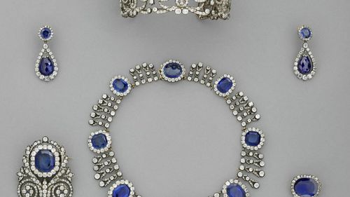 Macron promite recuperarea bijuteriilor Coroanei furate de la Muzeul Luvru și anunță reforme majore de securitate la muzeu