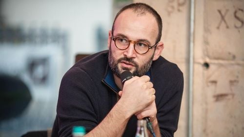 Alexander Nanau, regizorul filmului ”Colectiv”, refuză o decorație din partea președintelui Iohannis. ”Este cel mai cinic moment pentru a decora, simbolic și gol de sens, cultura României”