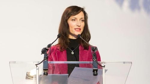 Comisia bulgară anticorupţie a întrerupt o anchetă împotriva fostului comisar european Mariya Gabriel, acuzată că a închiriat un apartament de la o companie municipală la un preț mult sub piață