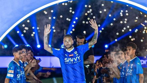 Prezentare grandioasă pentru Neymar la Al-Hilal: Rachete de semnalizare, lasere şi focuri de artificii