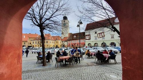 Cum ar putea să arate restaurantele din România după redeschidere. Exemple din Sibiu și București