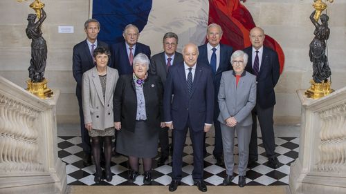 Franța: Consiliul Constituțional se pronunță asupra contestatei legi de reformă a sistemului de pensii, una dintre cele mai importante decizii luate de “Cei Nouă Înțelepți”