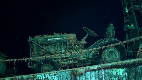 VIDEO Un colecționar vrea să coboare la o adâncime de 5.300 m pentru a recupera un vehicul unic de pe faimosul portavion USS Hornet, scufundat în 1942 / Epava, localizată de cofondatorul Microsoft în 2019