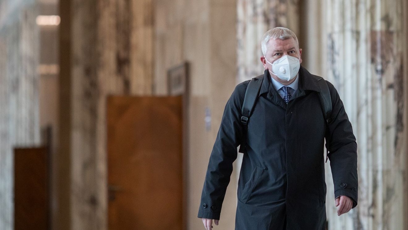 USR cere premierului Ciucă să îl demită „de urgență” pe ministrul Florin Roman: „Și-a plagiat lucrarea de masterat şi a minţit că a scris o carte. Nu vă bateţi joc de comunitatea cercetătorilor români”