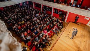 Astra Film Festival a început/ Proiecție de gală cu filmul despre Volodimir Zelenski/ André Singer a mărturisit că și-a dorit mult ca oamenii din România să fie primii care văd acest film (Parteneriat)